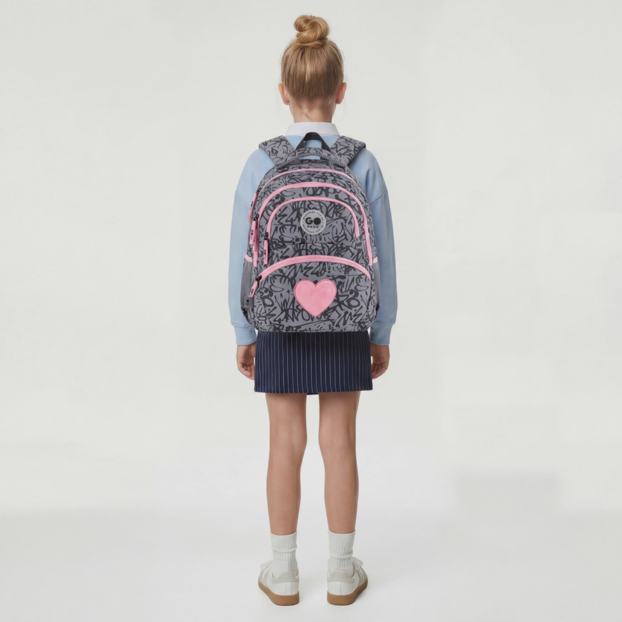 Завантажити відео: Рюкзак шкільний GoPack Education Fluffy Heart GO26-175M-4